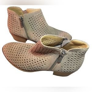 Lucky Brand Tan Eyelet design Suede Ankle Boots - like new, duo-zippers, size 6